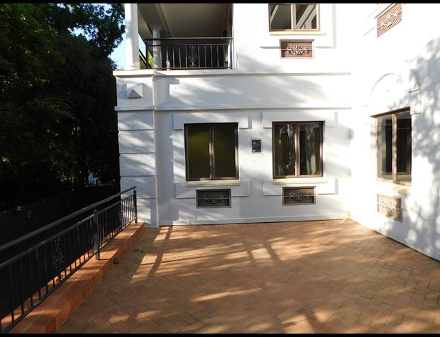 1,578M² OFFICE TO LET IN HYDE PARK